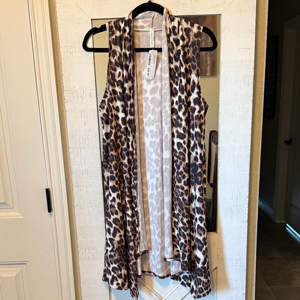 Now N Forever Leopard Print Vest 🐆 Size L (NWT)